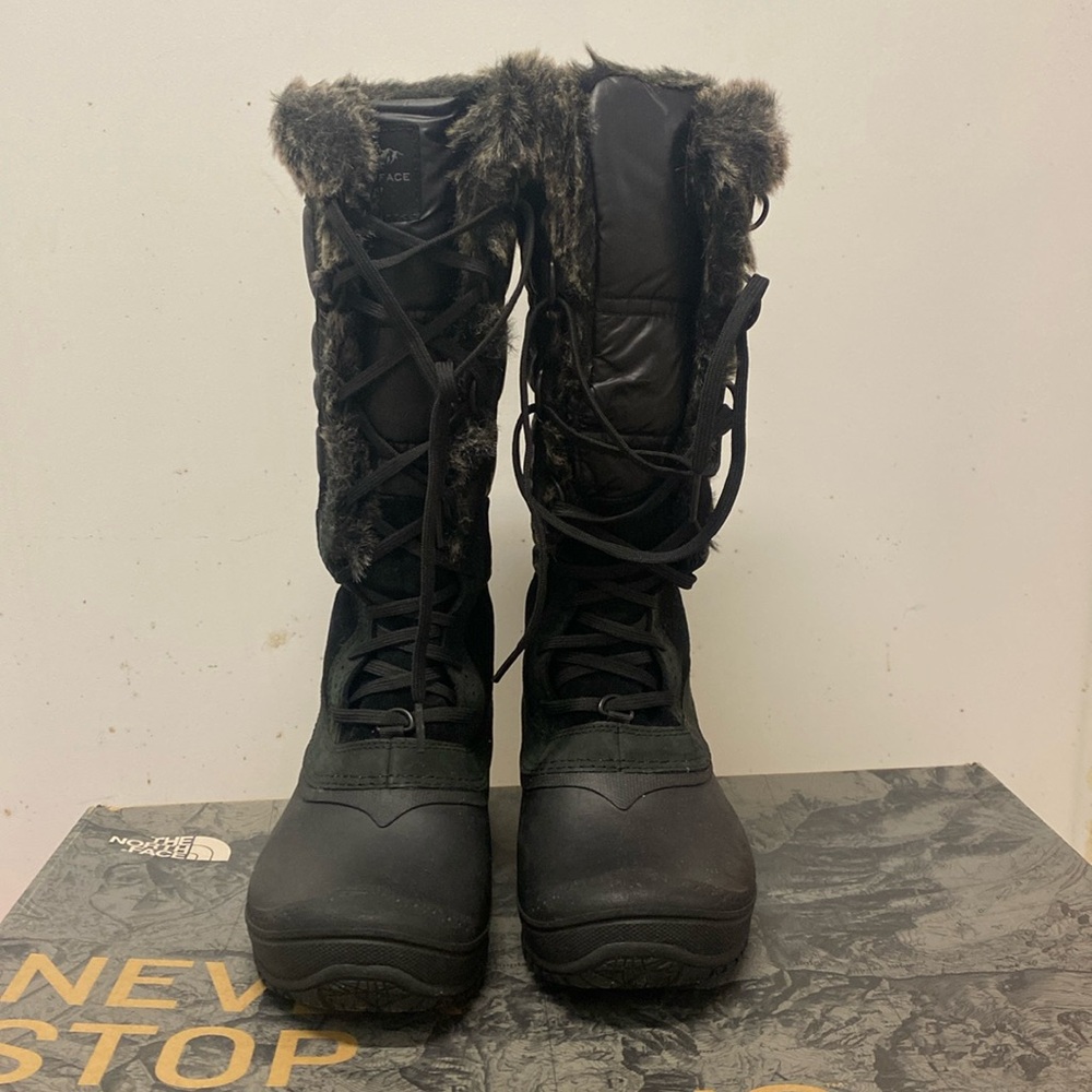North Face Women’s Shellista II Tall winter boots sized 6